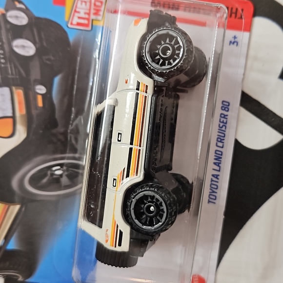 Hot Wheels Toyota Land Cruiser - Picture 2 of 3